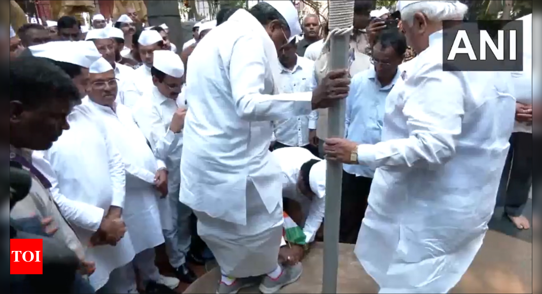 Watch: Congress worker unties Siddaramaiah’s shoes as Karnataka CM steps on dais for Gandhi jayanti | India News