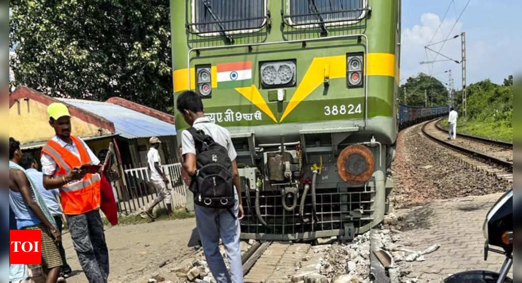 Jharkhand criminals blow up part of railway track