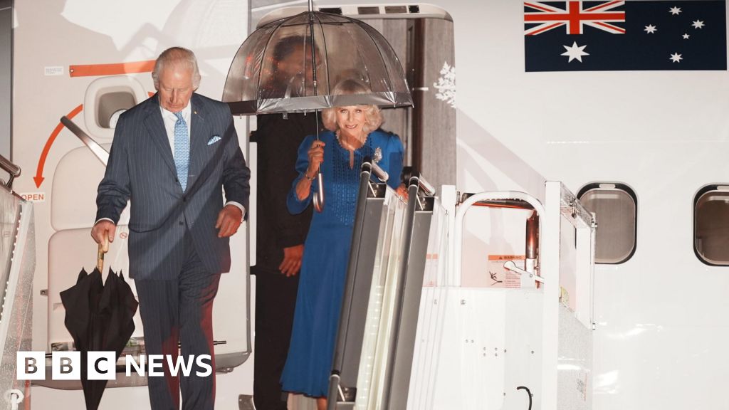 King and Queen land in Sydney on historic tour of Australia